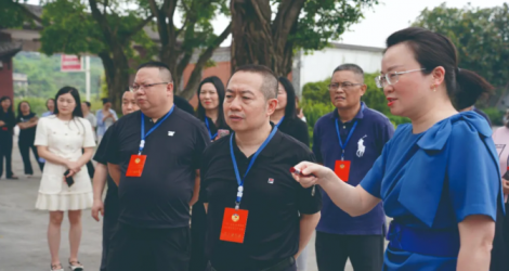 江阳区政协主席会议视察佳乐酒业